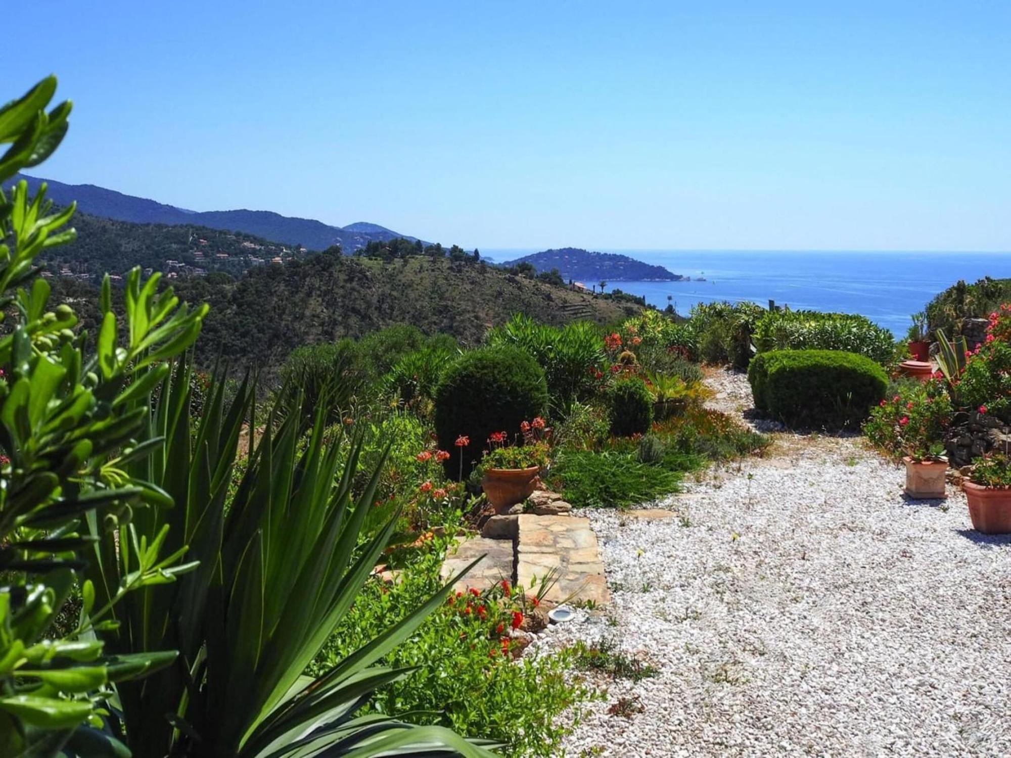Pretty Tiny House With Sea View, Le Lavandou Eksteriør bilde